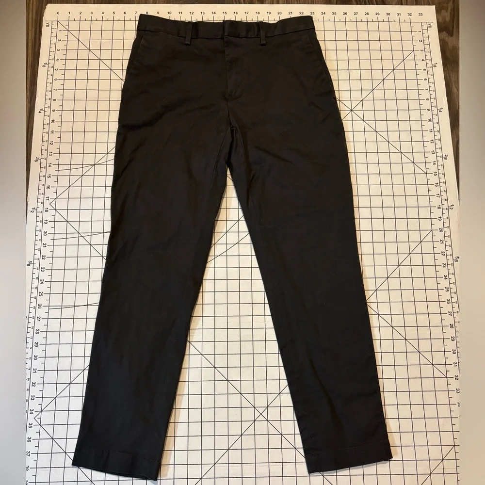 Banana Republic Men’s Size 30/30 Grey Mason Athletic Tapered‎ Fit Chinos